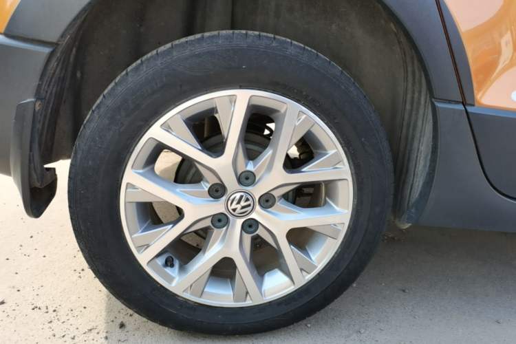Used Volkswagen Polo 2016 1.6L Cross Polo Automatic Right Rear Wheel Hub