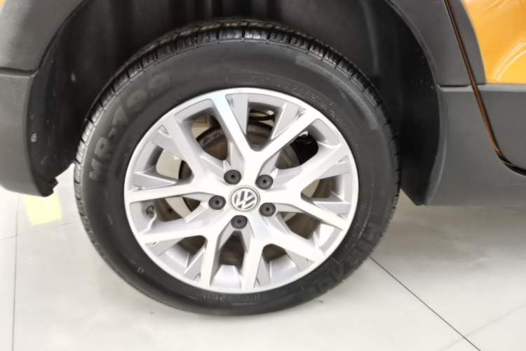 Used Volkswagen Polo 2016 1.6L Cross Polo Automatic Right Rear Wheel Hub
