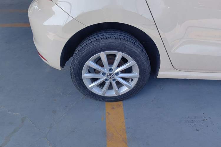 Used Volkswagen Polo 2016 1.6L Automatic Luxury Model Right Rear Wheel Hub