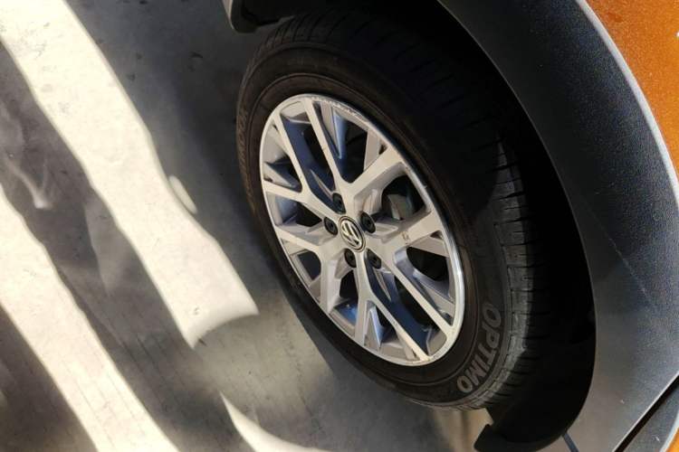 Used Volkswagen Polo 2016 1.6L Cross Polo Automatic Right Rear Wheel Hub