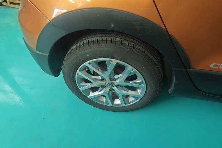 Used Volkswagen Polo 2016 1.6L Cross Polo Automatic Right Rear Wheel Hub
