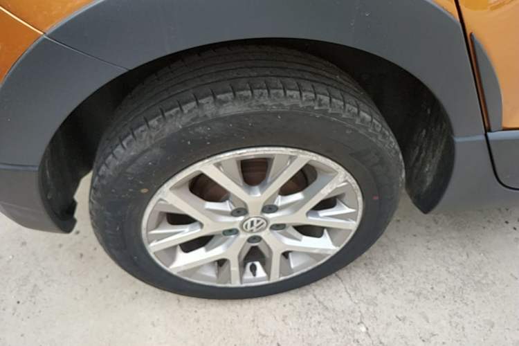 Used Volkswagen Polo 2016 1.6L Cross Polo Automatic Right Rear Wheel Hub