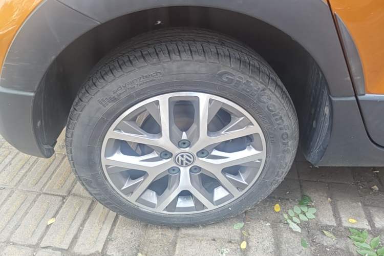 Used Volkswagen Polo 2016 1.6L Cross Polo Automatic Right Rear Wheel Hub