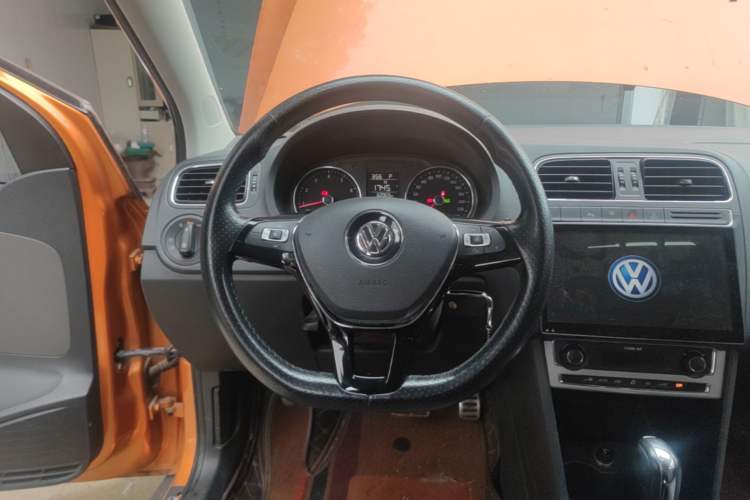 Used Volkswagen Polo 2016 1.6L Cross Polo Automatic Steering Wheel