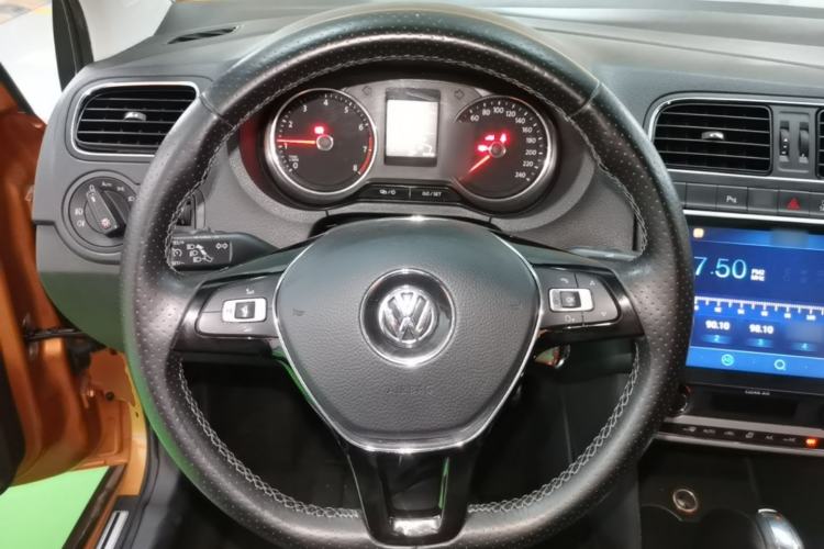 Used Volkswagen Polo 2016 1.6L Cross Polo Automatic Steering Wheel