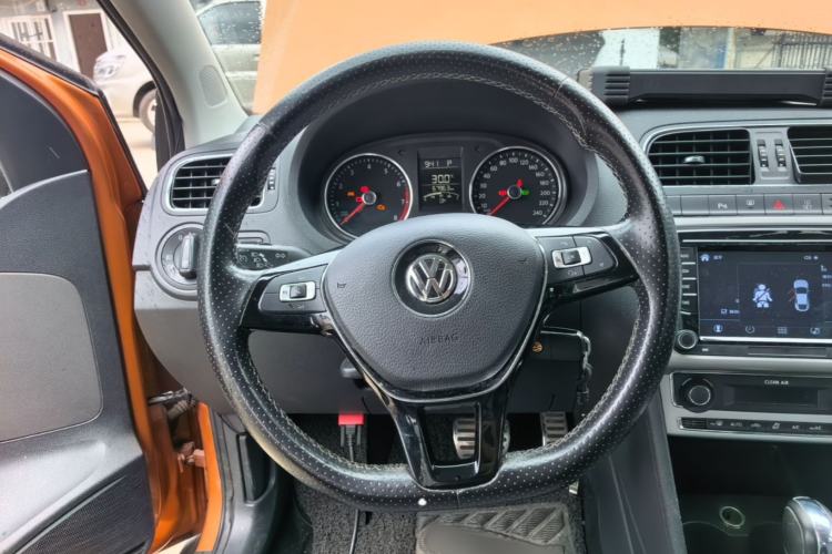 Used Volkswagen Polo 2016 1.6L Cross Polo Automatic Steering Wheel
