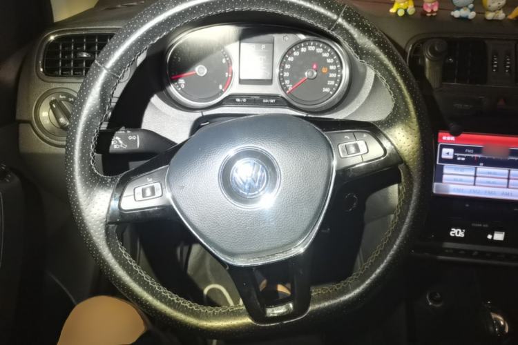 Used Volkswagen Polo 2016 1.6L Cross Polo Automatic Steering Wheel