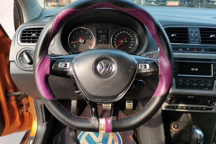 Used Volkswagen Polo 2016 1.6L Cross Polo Automatic Steering Wheel