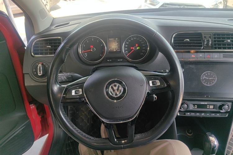 Used Volkswagen Polo 2016 1.6L Automatic Luxury Model Steering Wheel