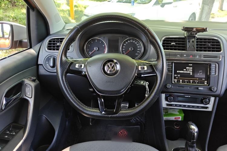 Used Volkswagen Polo 2016 1.6L Cross Polo Automatic Steering Wheel