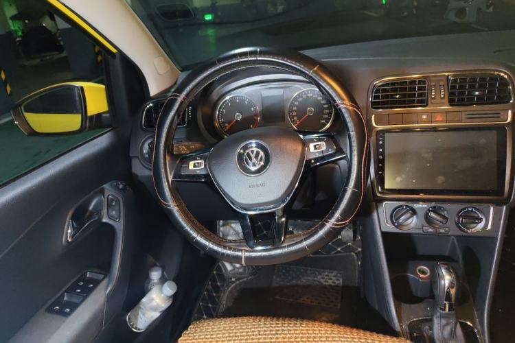 Used Volkswagen Polo 2016 1.6L Automatic Comfort Model Steering Wheel
