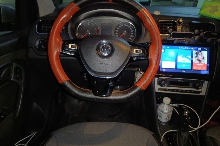 Used Volkswagen Polo 2016 1.6L Cross Polo Automatic Steering Wheel