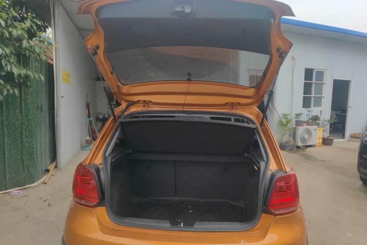Used Volkswagen Polo 2016 1.6L Cross Polo Automatic Trunk