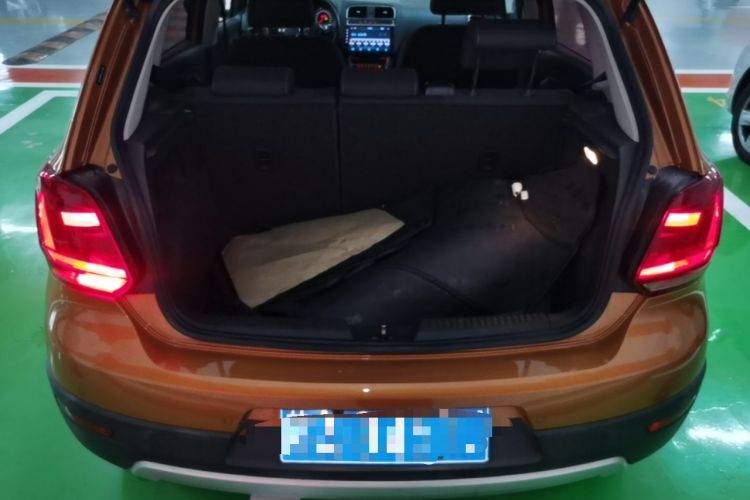 Used Volkswagen Polo 2016 1.6L Cross Polo Automatic Trunk