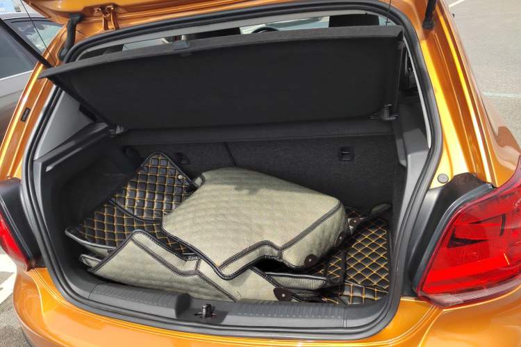 Used Volkswagen Polo 2016 1.6L Cross Polo Automatic Trunk