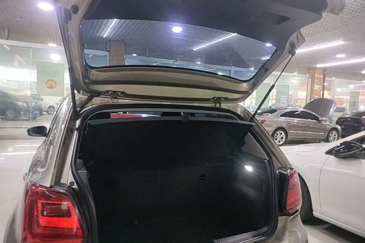 Used Volkswagen Polo 2016 1.4L Cross Polo Automatic Trunk