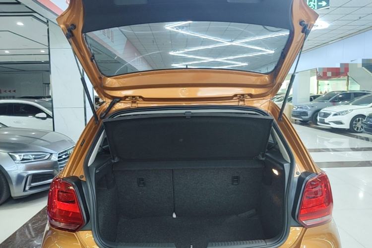Used Volkswagen Polo 2016 1.6L Cross Polo Automatic Trunk