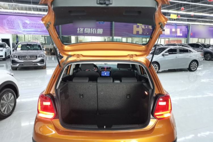 Used Volkswagen Polo 2016 1.6L Cross Polo Automatic Trunk