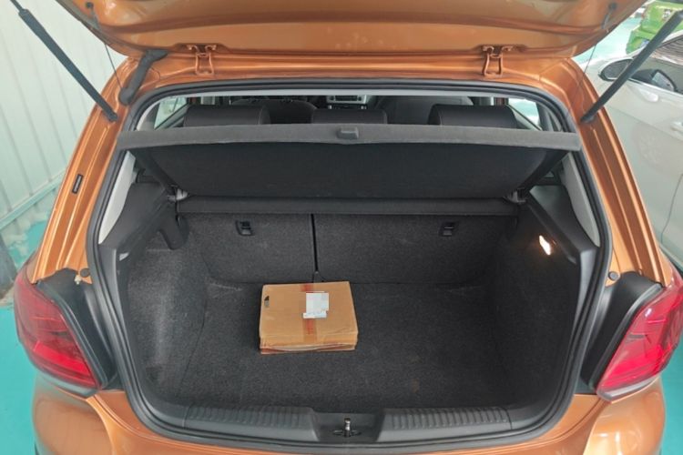 Used Volkswagen Polo 2016 1.6L Cross Polo Automatic Trunk