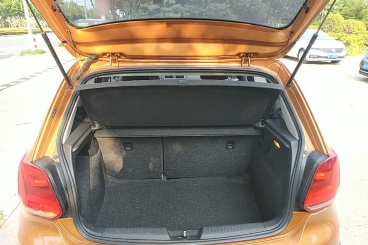 Used Volkswagen Polo 2016 1.6L Cross Polo Automatic Trunk