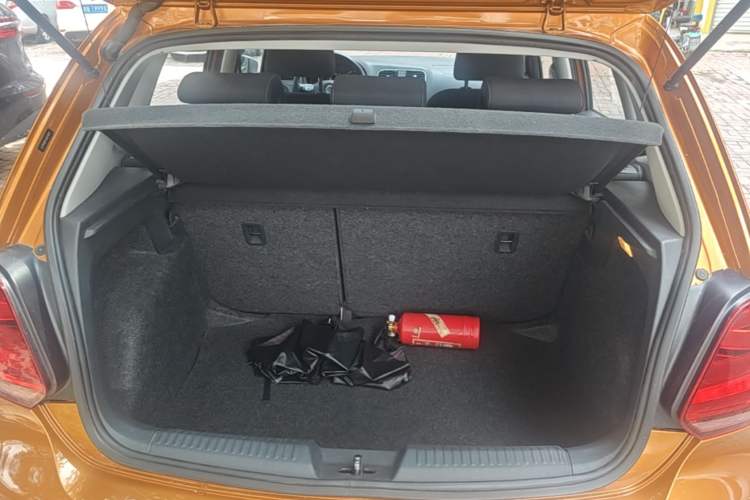 Used Volkswagen Polo 2016 1.6L Cross Polo Automatic Trunk