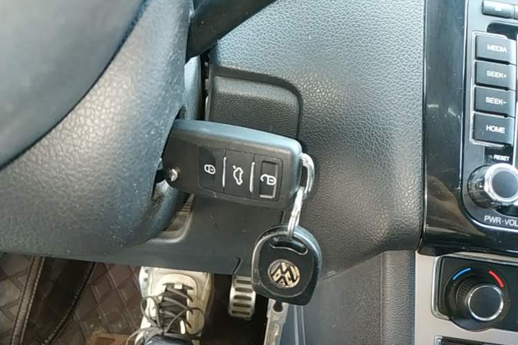 Used Volkswagen Polo 2016 1.6L Cross Polo Automatic Vehicle Key