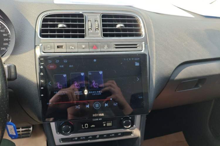 Used Volkswagen Polo 2018 1.5L Cross Polo Automatic Audio And AC Panel