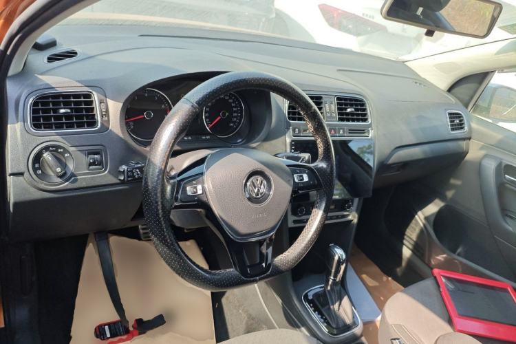 Used Volkswagen Polo 2018 1.5L Cross Polo Automatic Center Console