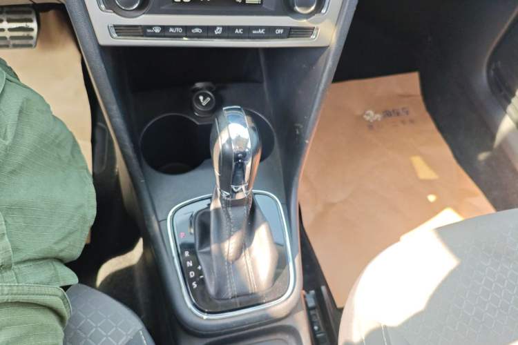 Used Volkswagen Polo 2018 1.5L Cross Polo Automatic Gear Lever