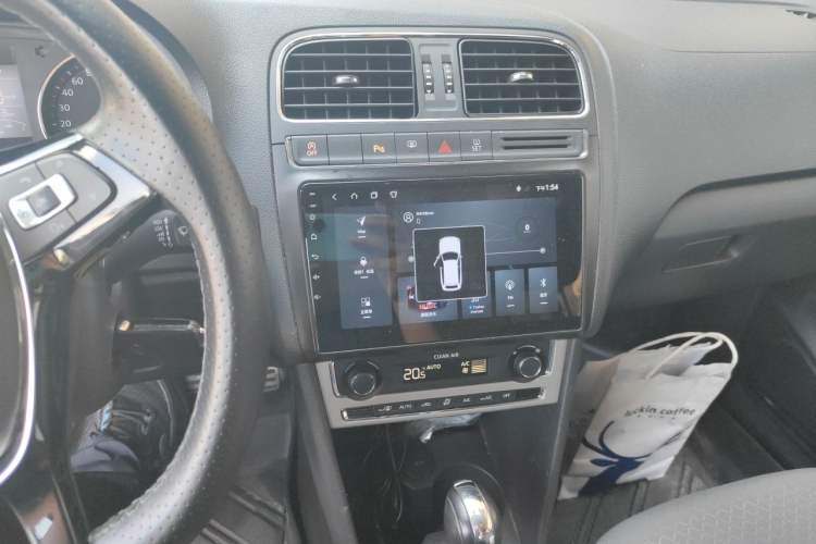Used Volkswagen Polo 2018 1.5L Cross Polo Automatic Audio And AC Panel