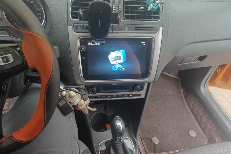 Used Volkswagen Polo 2018 1.5L Cross Polo Automatic Audio And AC Panel