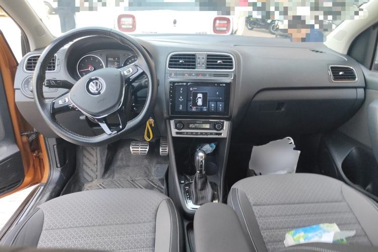 Used Volkswagen Polo 2018 1.5L Cross Polo Automatic Center Console