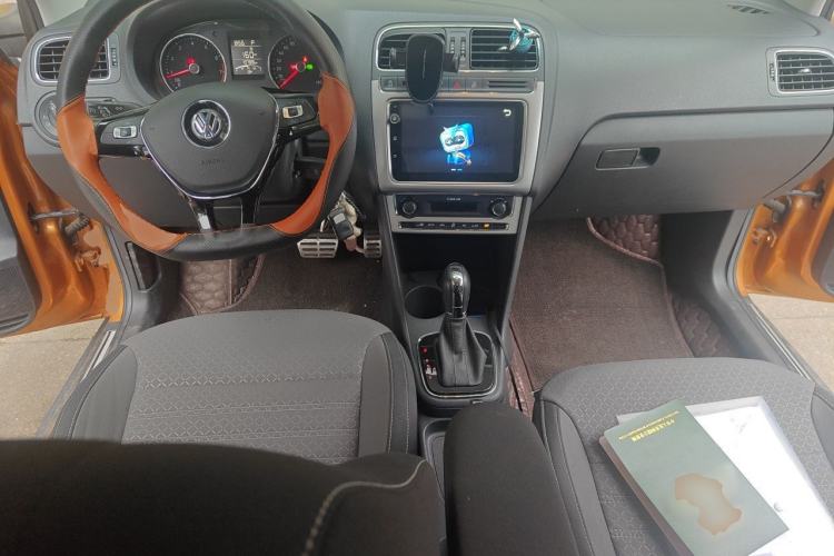 Used Volkswagen Polo 2018 1.5L Cross Polo Automatic Center Console