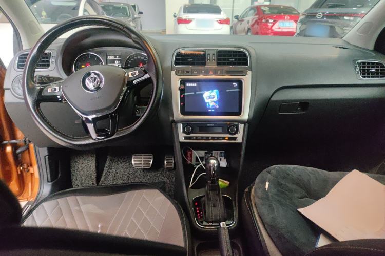 Used Volkswagen Polo 2018 1.5L Cross Polo Automatic Center Console