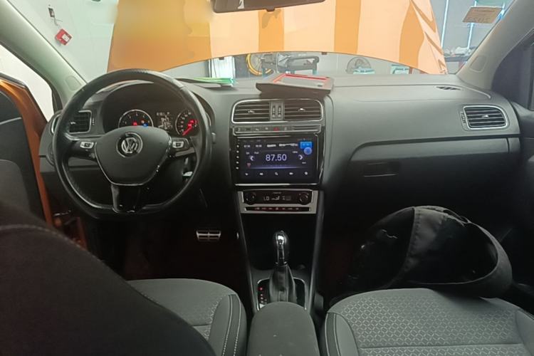 Used Volkswagen Polo 2018 1.5L Cross Polo Automatic Center Console