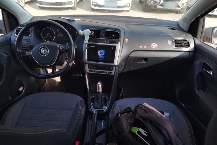 Used Volkswagen Polo 2018 1.5L Cross Polo Automatic Center Console