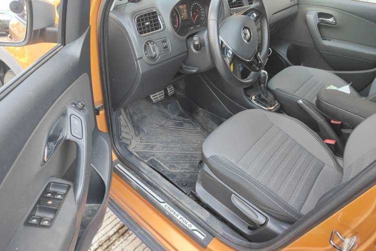 Used Volkswagen Polo 2018 1.5L Cross Polo Automatic Driver Seat