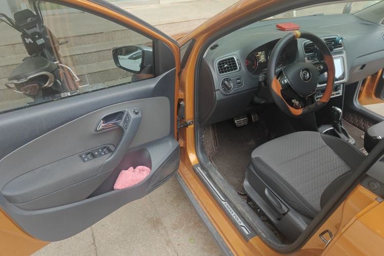 Used Volkswagen Polo 2018 1.5L Cross Polo Automatic Driver Seat