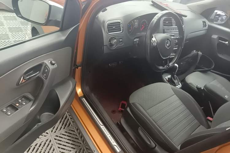 Used Volkswagen Polo 2018 1.5L Cross Polo Automatic Driver Seat