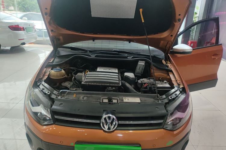Used Volkswagen Polo 2018 1.5L Cross Polo Automatic Engine Bay