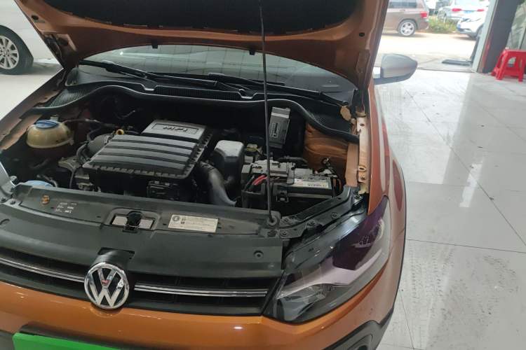 Used Volkswagen Polo 2018 1.5L Cross Polo Automatic Engine Bay Left