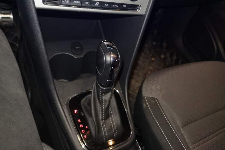 Used Volkswagen Polo 2018 1.5L Cross Polo Automatic Gear Lever