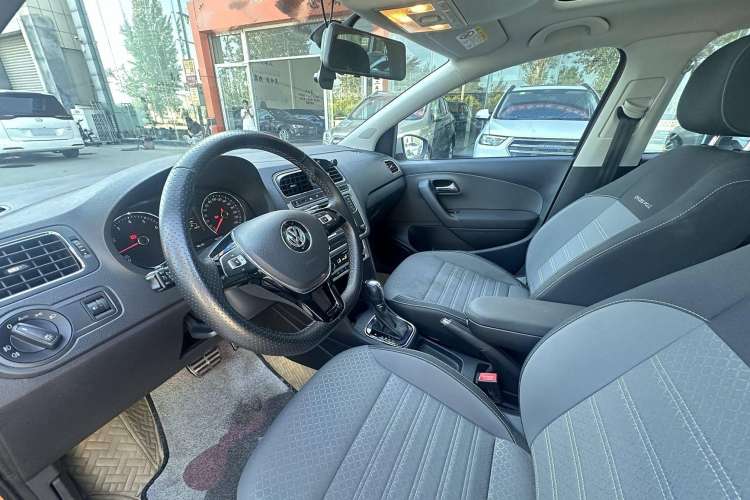 Used Volkswagen Polo 2018 1.5L Cross Polo Automatic Interior 2