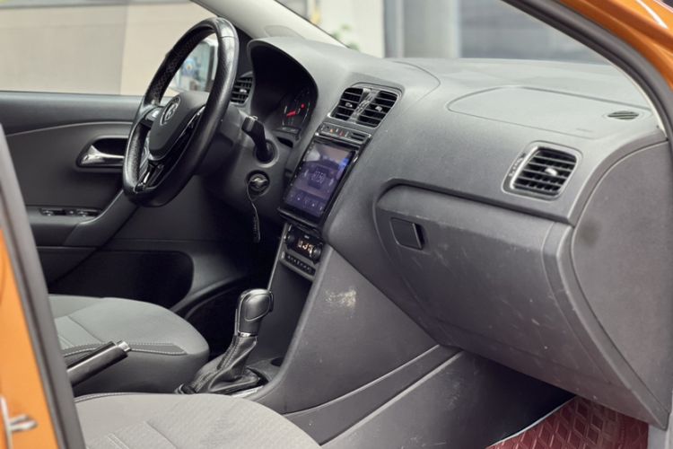 Used Volkswagen Polo 2018 1.5L Cross Polo Automatic Interior 2