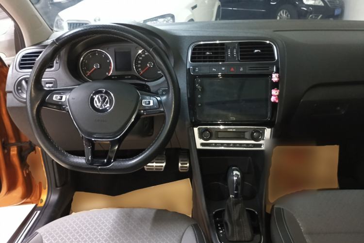 Used Volkswagen Polo 2018 1.5L Cross Polo Automatic Interior 2