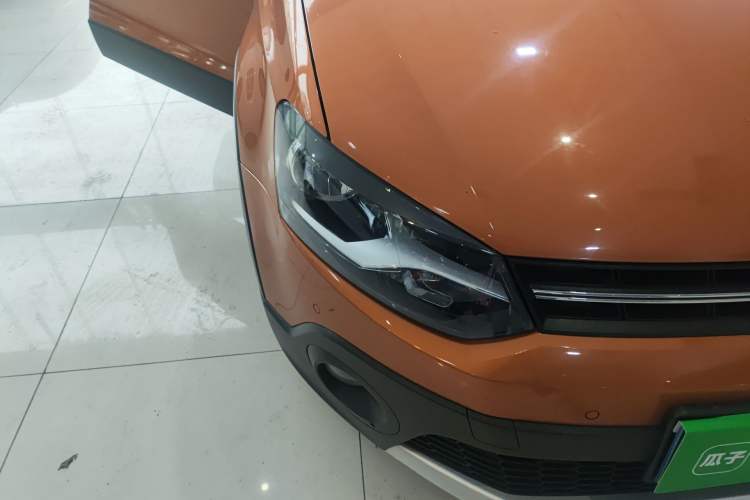 Used Volkswagen Polo 2018 1.5L Cross Polo Automatic Right Front Headlight