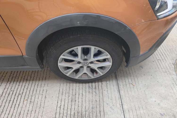 Used Volkswagen Polo 2018 1.5L Cross Polo Automatic Right Front Wheel Hub