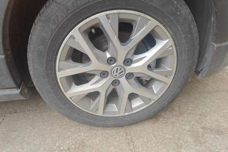 Used Volkswagen Polo 2018 1.5L Cross Polo Automatic Right Front Wheel Hub