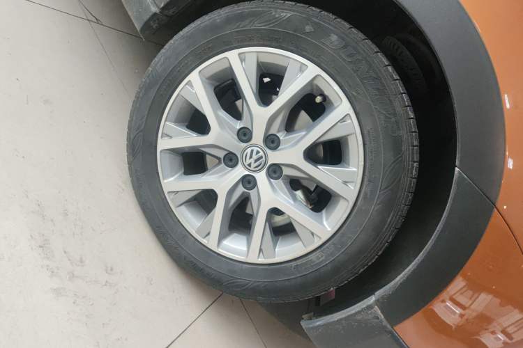 Used Volkswagen Polo 2018 1.5L Cross Polo Automatic Right Front Wheel Hub