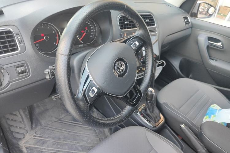 Used Volkswagen Polo 2018 1.5L Cross Polo Automatic Steering Wheel